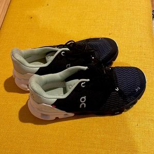 On Running never worn womens 7.5